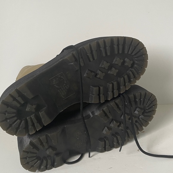 Dr. Martens 1460 Pascal Max Platform Boots Pale Olive Leather US 9 Women UK 7 - Picture 8 of 8